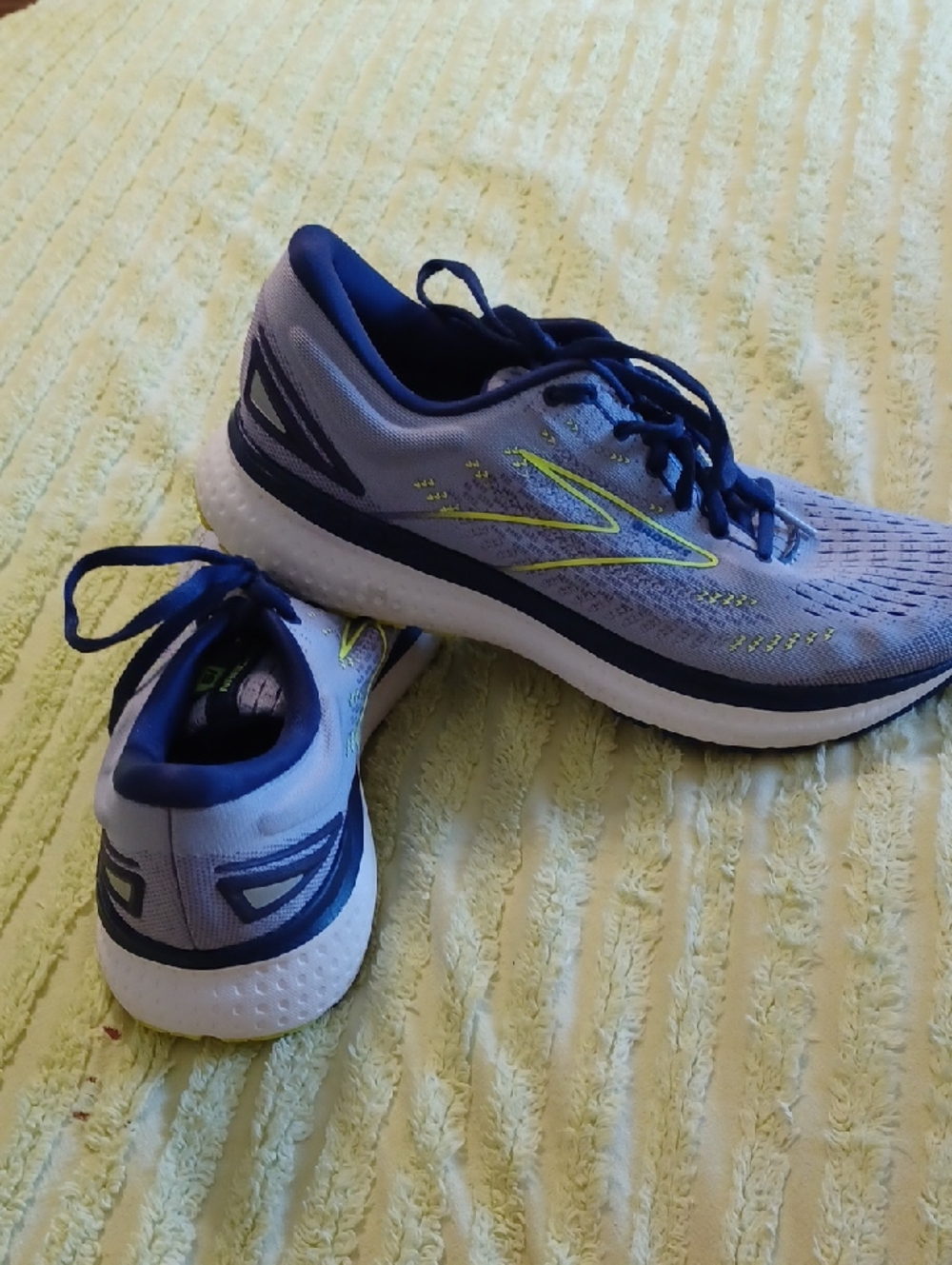 Brooks Sz 10 1/2, Womans Lavender Gray Running Shoe. NWOT
